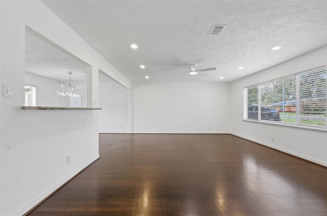 10033 Whiteside Lane, Houston, TX 77080