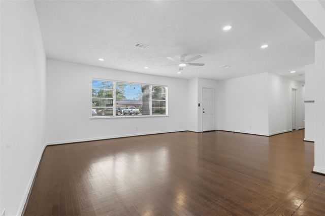 10033 Whiteside Lane, Houston, TX 77080