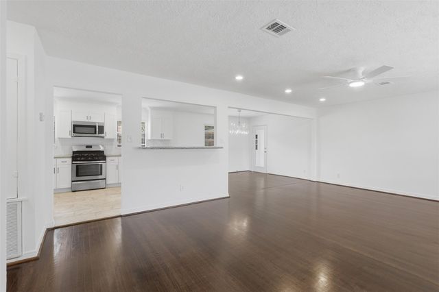 10033 Whiteside Lane, Houston, TX 77080