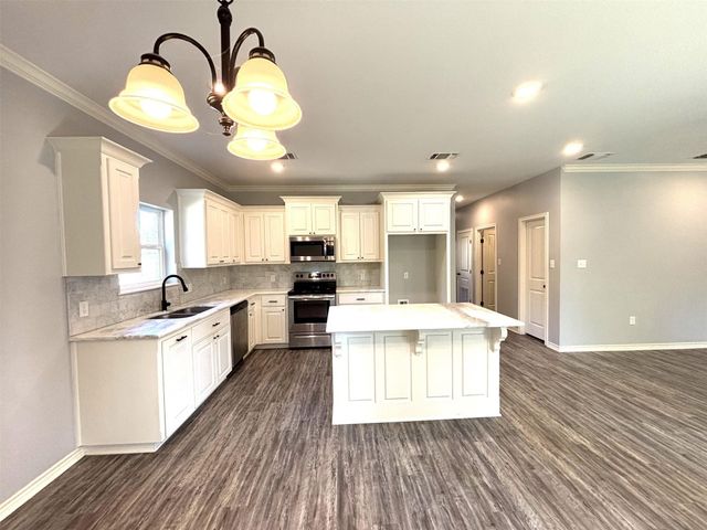 196 Twisted Oaks Drive, Rusk, TX 75785