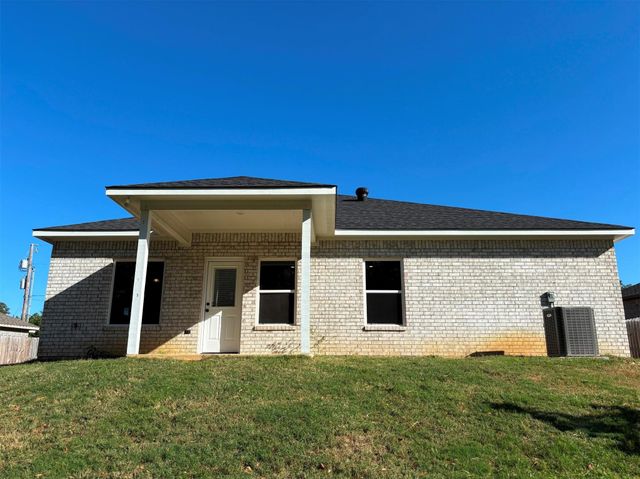 196 Twisted Oaks Drive, Rusk, TX 75785