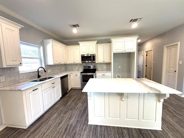 196 Twisted Oaks Drive, Rusk, TX 75785