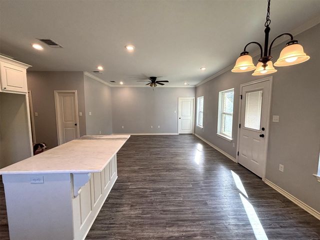 196 Twisted Oaks Drive, Rusk, TX 75785