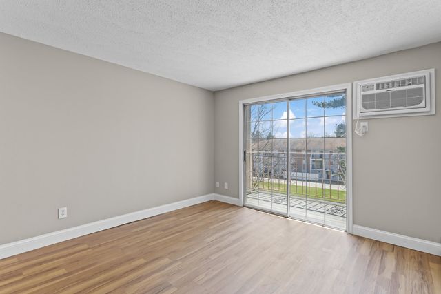 379 Huse Rd Unit 34, Manchester, NH 03103