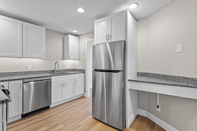 379 Huse Rd Unit 34, Manchester, NH 03103
