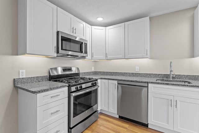 379 Huse Rd Unit 34, Manchester, NH 03103