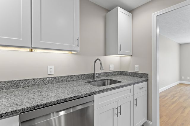 379 Huse Rd Unit 34, Manchester, NH 03103