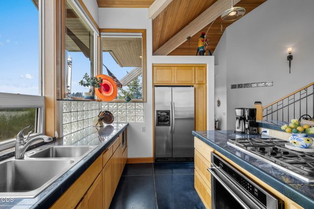59641 Calgary Loop, Bend, OR 97702