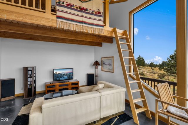 59641 Calgary Loop, Bend, OR 97702