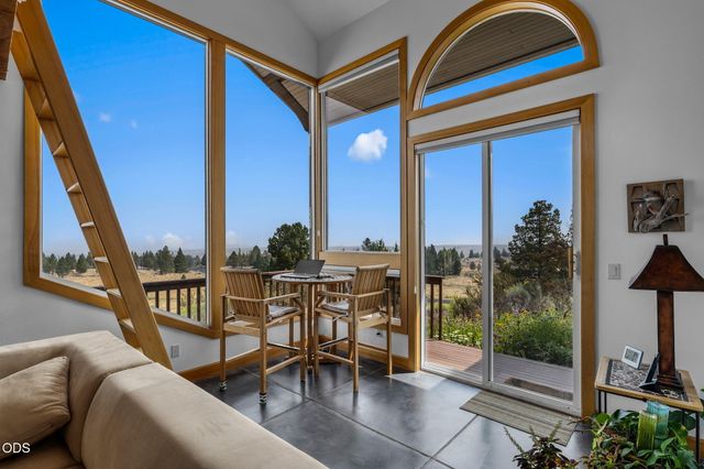 59641 Calgary Loop, Bend, OR 97702