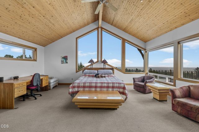 59641 Calgary Loop, Bend, OR 97702