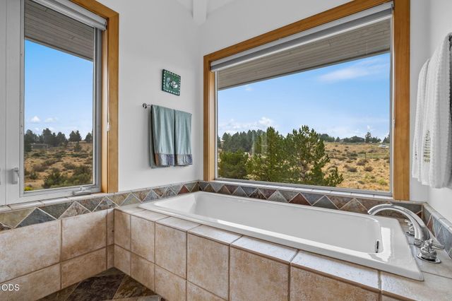 59641 Calgary Loop, Bend, OR 97702