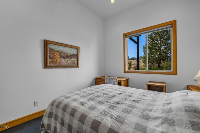 59641 Calgary Loop, Bend, OR 97702