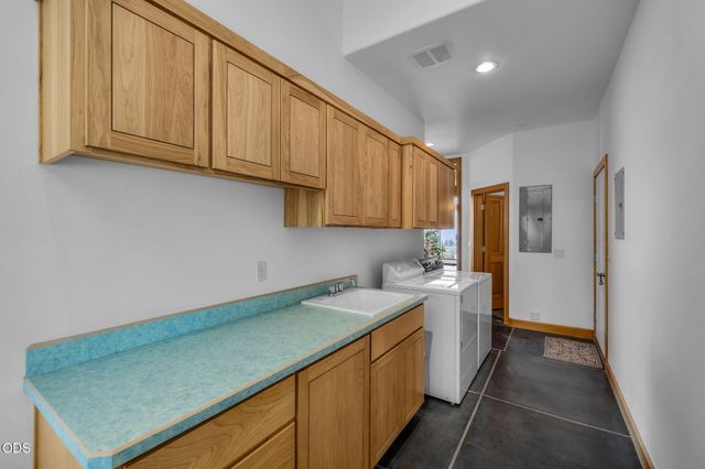 59641 Calgary Loop, Bend, OR 97702