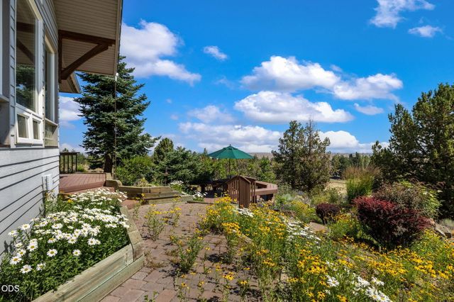 59641 Calgary Loop, Bend, OR 97702