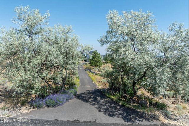 59641 Calgary Loop, Bend, OR 97702