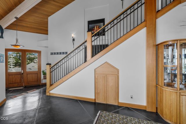 59641 Calgary Loop, Bend, OR 97702