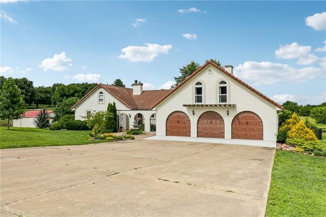 20077 199th Street, Tonganoxie, KS 66086