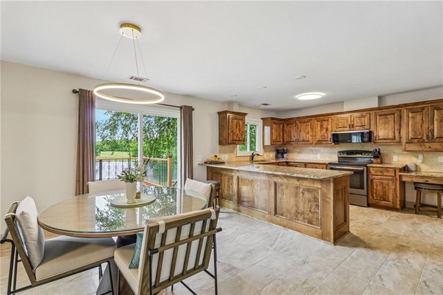 20077 199th Street, Tonganoxie, KS 66086