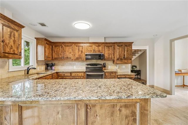 20077 199th Street, Tonganoxie, KS 66086