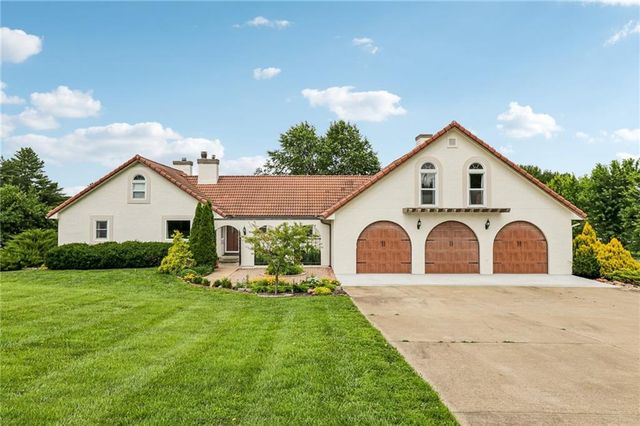 20077 199th Street, Tonganoxie, KS 66086