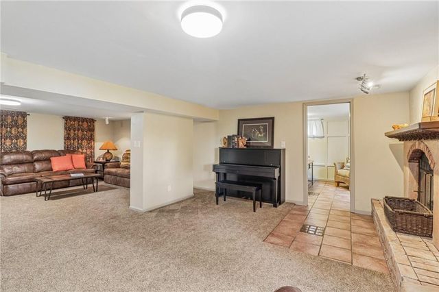 20077 199th Street, Tonganoxie, KS 66086