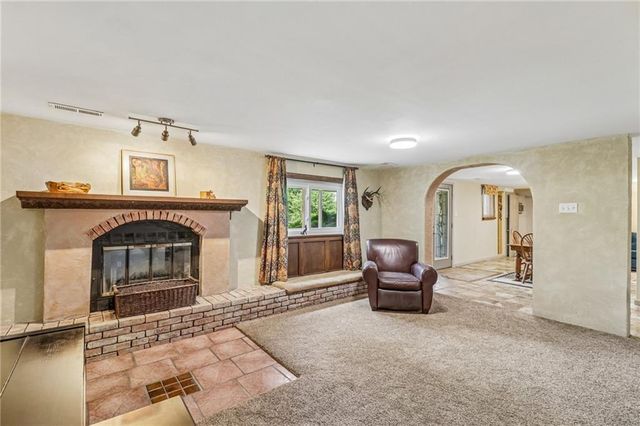 20077 199th Street, Tonganoxie, KS 66086