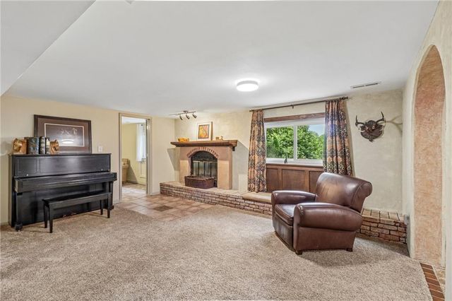 20077 199th Street, Tonganoxie, KS 66086