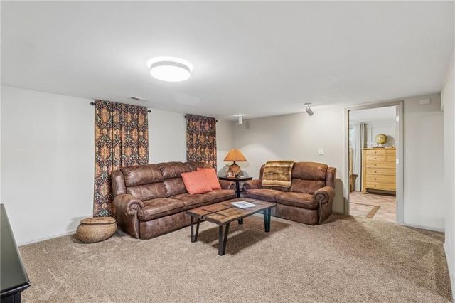 20077 199th Street, Tonganoxie, KS 66086