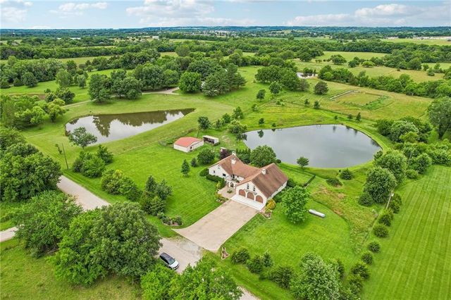 20077 199th Street, Tonganoxie, KS 66086