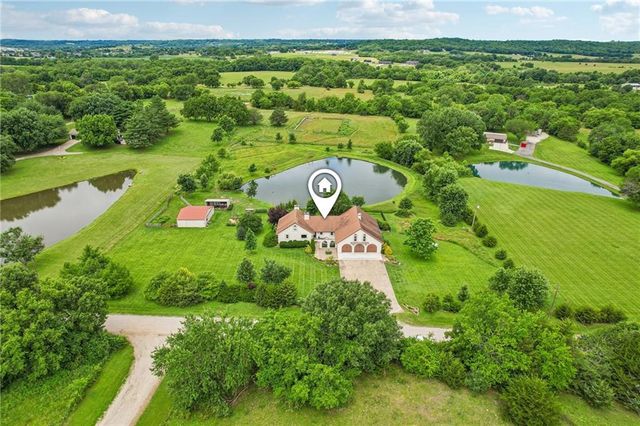 20077 199th Street, Tonganoxie, KS 66086