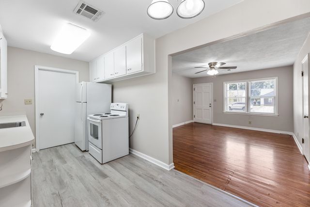 627 S Barlow, Wichita, KS 67207