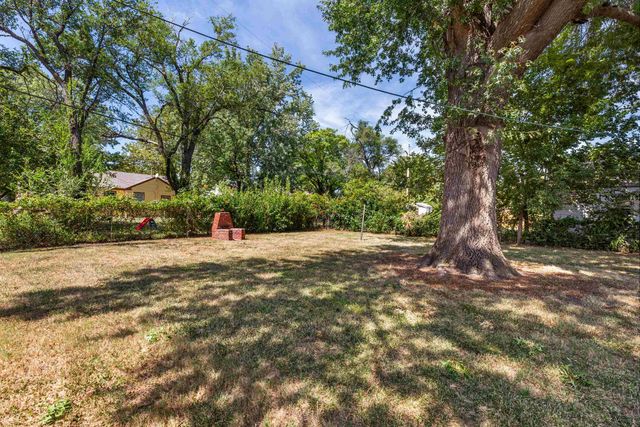 627 S Barlow, Wichita, KS 67207
