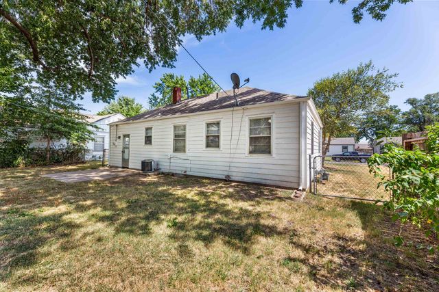 627 S Barlow, Wichita, KS 67207