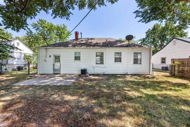 627 S Barlow, Wichita, KS 67207