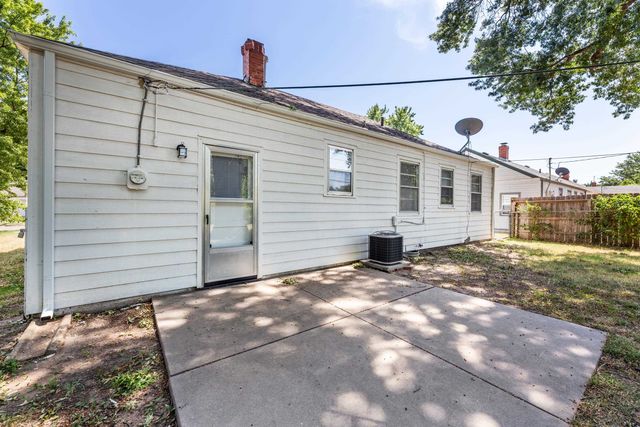 627 S Barlow, Wichita, KS 67207