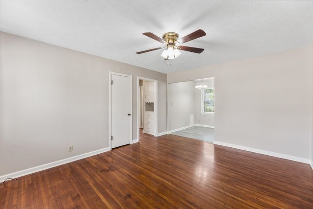 627 S Barlow, Wichita, KS 67207