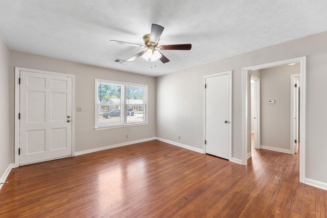 627 S Barlow, Wichita, KS 67207