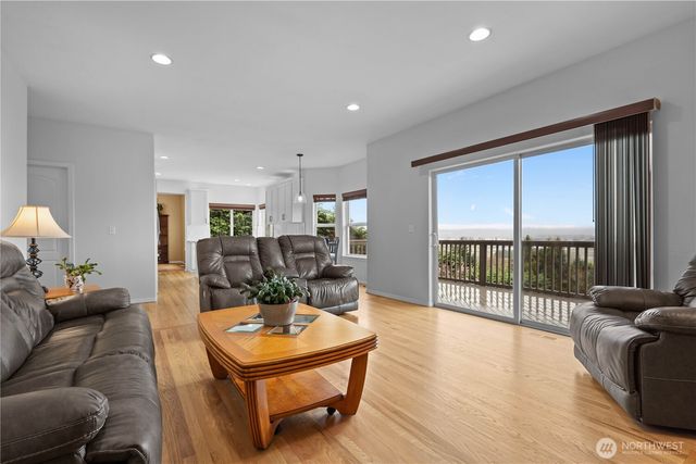 5801 51st Avenue Ct E, Tacoma, WA 98443