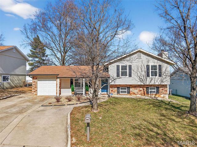 26 Vanguard Drive, St Peters, MO 63376