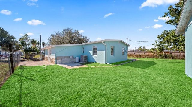 170 Poinsettia Circle NE, Port Charlotte, FL 33952