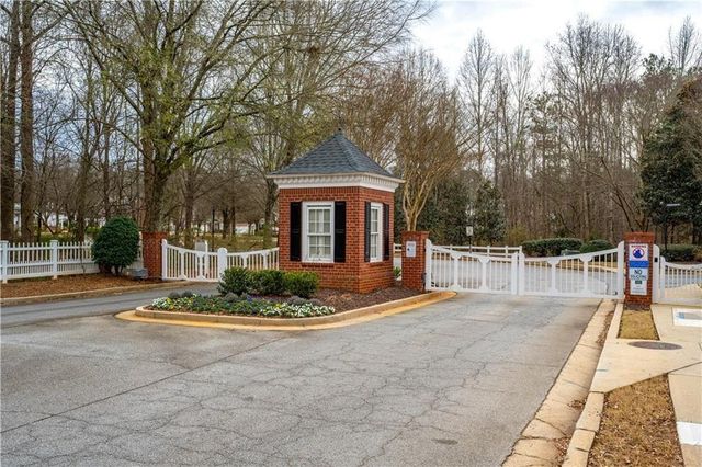 3512 Village Green Drive, Roswell, GA 30075