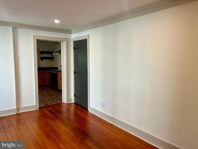 1327 W STRASBURG RD, West Chester, PA 19382