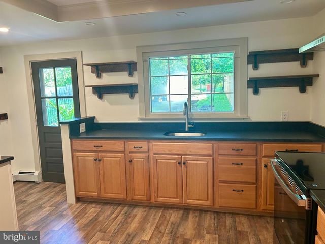 1327 W STRASBURG RD, West Chester, PA 19382
