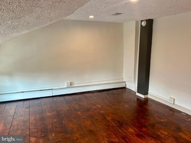 1327 W STRASBURG RD, West Chester, PA 19382