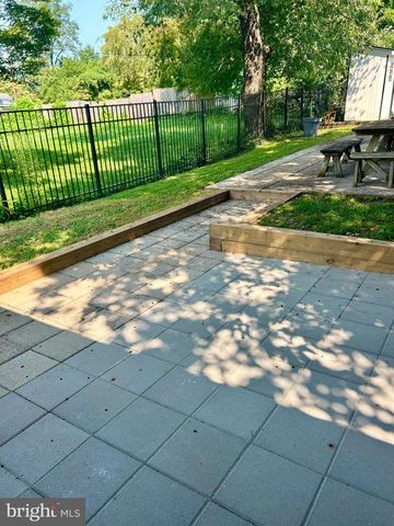 1327 W STRASBURG RD, West Chester, PA 19382