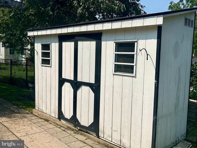 1327 W STRASBURG RD, West Chester, PA 19382