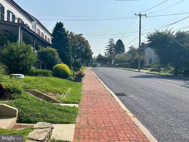 1327 W STRASBURG RD, West Chester, PA 19382