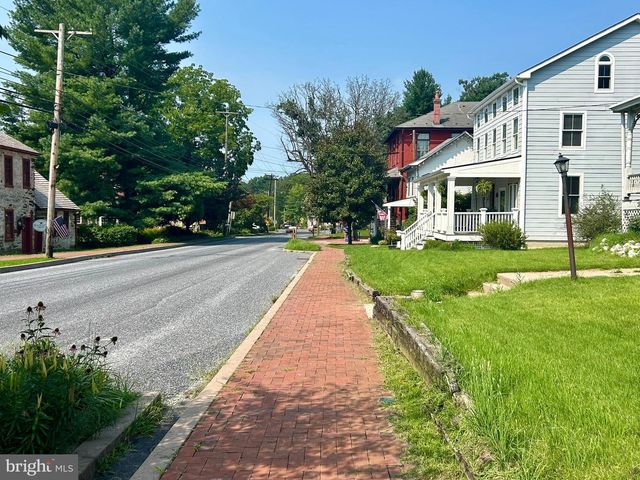 1327 W STRASBURG RD, West Chester, PA 19382