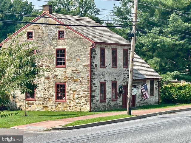 1327 W STRASBURG RD, West Chester, PA 19382